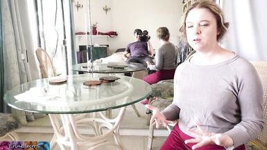 La belle-mère veut sassurer que son beau-fils nest pas vierge avant daller à luniversité. - 3 image