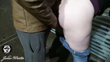¡¡2 alemanes FUCKING en una estación de tren!! - 9 image