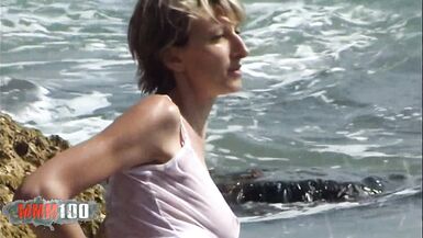 Baise anale à la plage avec la belle MILF française Estelle Clark