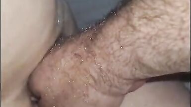 Skinny Amateur Frau will ihre enge Muschi gedehnt haben. SEHR HEISS - 4 image