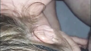 Skinny Amateur Frau will ihre enge Muschi gedehnt haben. SEHR HEISS - 5 image