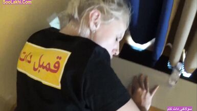 Une belle-mère blonde aux gros seins baisée par son beau-fils de 18 ans