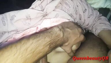 印度性爱视频与我美丽火辣的desi bhabhi 被Dever desi bhabhi ki chodi操的视频 - 4 image