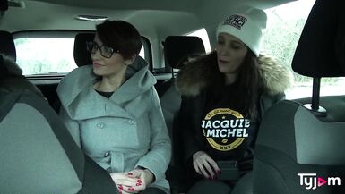 Gabriella Gucci, cheveux courts, baisée dans la salle de bain par une bite française - 4 image