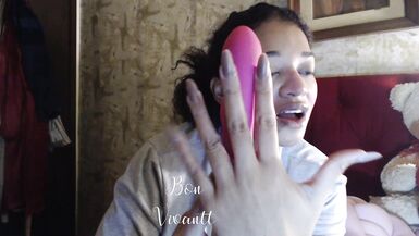 Ebony MILF slut fingers her holes with long nails - 11 image