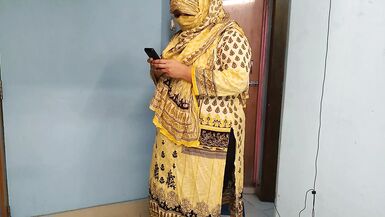 35 ans (Ayesha Bhabhi) bakaya paisa lene aye the, paise ke badle padose se kiya Choda Chudi, Hindi Audio - Pakistan - 1 image