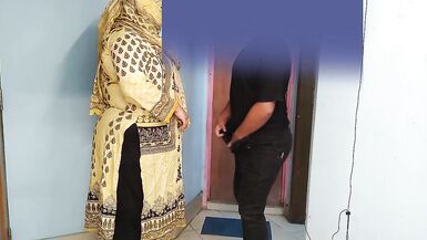 35 ans (Ayesha Bhabhi) bakaya paisa lene aye the, paise ke badle padose se kiya Choda Chudi, Hindi Audio - Pakistan - 5 image
