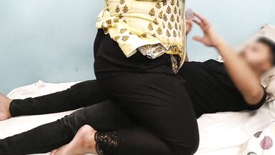 35 ans (Ayesha Bhabhi) bakaya paisa lene aye the, paise ke badle padose se kiya Choda Chudi, Hindi Audio - Pakistan - 9 image