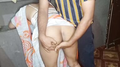 Room Safayi Kar Rhi Maid Ko Piche se Pakdkar Tabadatod Chudayi, Fucking My Big Ass Indian Maid. - 6 image