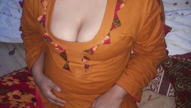 La mère dun enfant qui aide son beau-fils à se masturber pour faire baisser la fièvre.