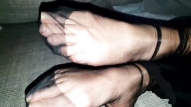 Collection de la Milf mettant et posant dans différents bas et chaussettes Sexy_MILF_and_I - 6 image