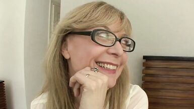 Une jeune fille désireuse dune bite inexpérimentée !