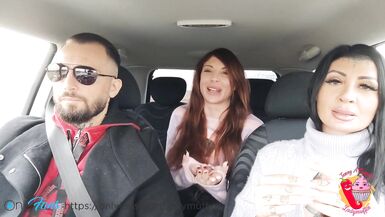 Baiseur dauto-stoppeur tatoué (Ménage à trois)