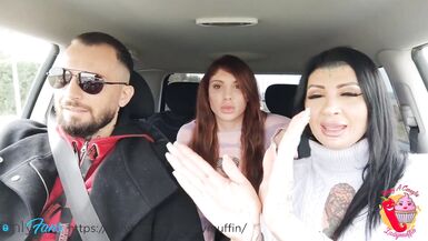 Scopare lautostoppista tatuato (Threesome) - 9 image