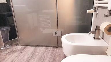 auto scopata nella jacuzzi masturbazione milf - 1 image