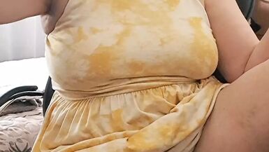 hello, thanks for watching my videos, I am a mom who likes role-playing, I give JOI or instructions to give you pleasure - 1 image
