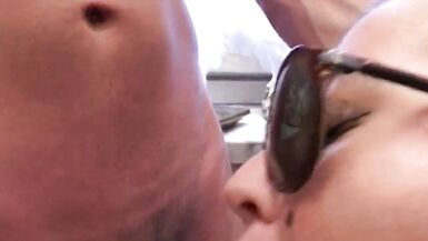 La femme au foyer sexy cherche une bite avide pour pénétrer dans chacun de ses trous profonds afin quelle soit satisfaite et heureuse. - 11 image