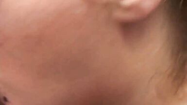 La femme au foyer sexy cherche une bite avide pour pénétrer dans chacun de ses trous profonds afin quelle soit satisfaite et heureuse. - 12 image