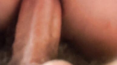 La femme au foyer sexy cherche une bite avide pour pénétrer dans chacun de ses trous profonds afin quelle soit satisfaite et heureuse. - 8 image