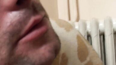 La femme au foyer sexy cherche une bite avide pour pénétrer dans chacun de ses trous profonds afin quelle soit satisfaite et heureuse. - 9 image