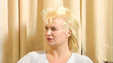 blonde milf bekommt beim casting was zu blasen und die pussy gefingert - 4 image
