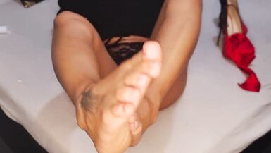 Latina gives a foot job with dildo and cream - 4 image