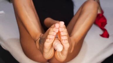 Latina gives a foot job with dildo and cream - 8 image