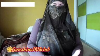 Arab muslim in Hijab pussy and ass play on cam live November 20th recorded show - 1 image