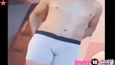 Ma belle-mère nest pas dans la pièce et je veux manger la bite de mon beau-père qui est dans la salle de bain sexe avec mon beau-père - 6 image