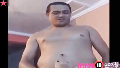 Ma belle-mère nest pas dans la pièce et je veux manger la bite de mon beau-père qui est dans la salle de bain sexe avec mon beau-père - 7 image
