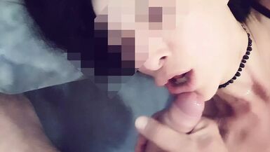 Réveillé avec la BITE DANS LA BOUCHE, puis BUCHE avec force et CUM SUR LE VISAGE ET LA BOUCHE. - 1 image