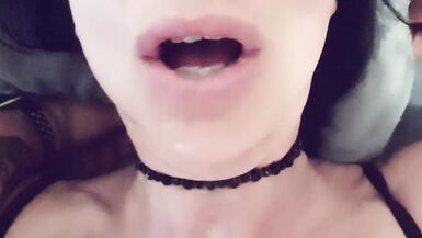 Réveillé avec la BITE DANS LA BOUCHE, puis BUCHE avec force et CUM SUR LE VISAGE ET LA BOUCHE. - 12 image