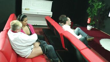 Alman kırmızı ışık sinemasında güzel bir gece ep 1