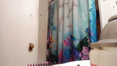 Caught mom taking a shower