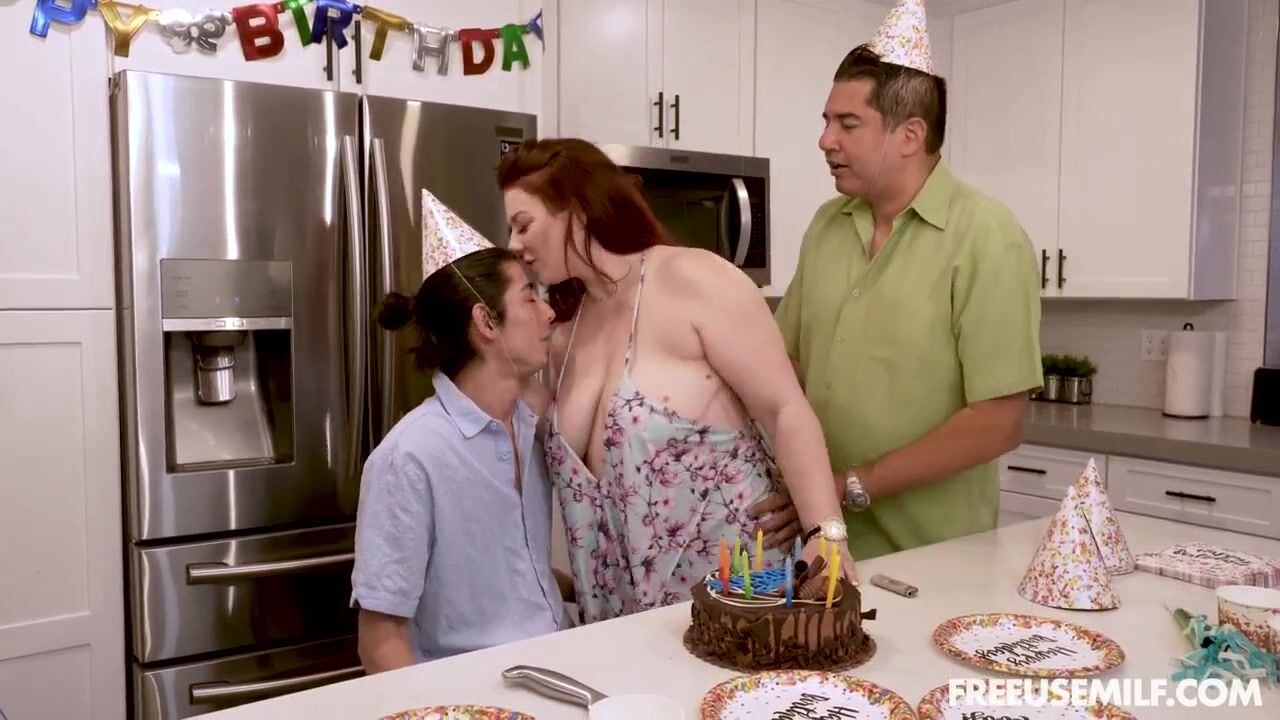 Happy Mother Fucking Birthday Sex Xxx Hd Video Download - Best Ever Birthday Gift Given By Horny Step Big Boobs Mom at Zeenite