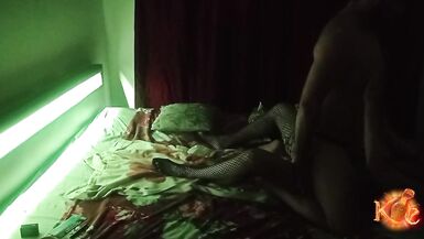 Uma venda nos olhos e um strapon equivalem a uma noite bastante depravada - 6 image