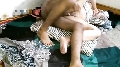 Raat ko sotey waqt bhabhi ko pela. - 2 image