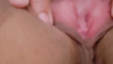 Phat pussy squirting...