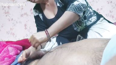 Lund ko lamba karne ki desi tel se massage ki Shabnam ne apni choot fadwane ke liye - 8 image