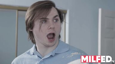 Toucher la mère de ma copine à côté delle - MILFED