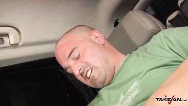 Bara Brass monte une bite dans une voiture mais le gars a échoué - 13 image