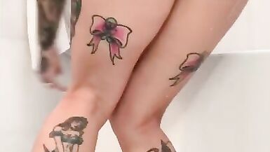 乔安娜-安吉尔操她的屁股，并在她的手机上喷出所有的水! - 3 image