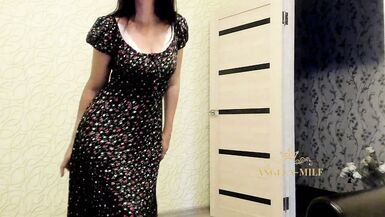 MILF morena cachonda en lenceria blanca muestra su coño chorreante y su culo jugoso para un fan inexperto / Angela-MILF - 4 image
