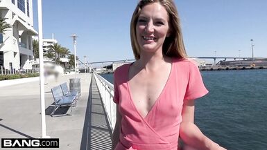 Verheiratete MILF Mona Wales unschuldiges Mädchen wird zur Schlampe