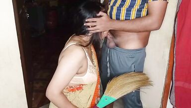 morning me hot step mom ko choda while she cleaning home