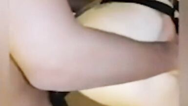 恋人在酒店里当着绿帽子丈夫的面狠狠操我 - 3 image