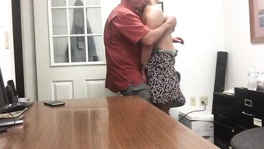 Reife Frau bekommt mehrere Orgasmen mit Chef - 4 image