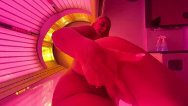 Stranger filmed me at the solarium while I played my pussy to orgasm. - 7 image