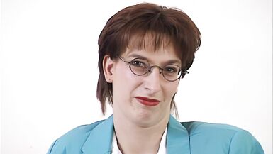 Ragioniere scopa dildo davanti alla telecamera - 4 image