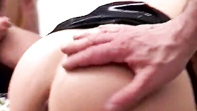Tra cazzi duri per una calda e desiderosa Milf italiana parte 1 - 10 image